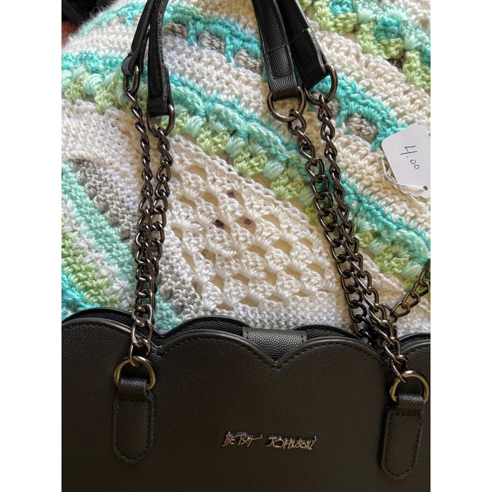 Betsey Johnson large black tote with heart shaped zip pouch attached accessory - Picture 12 of 16